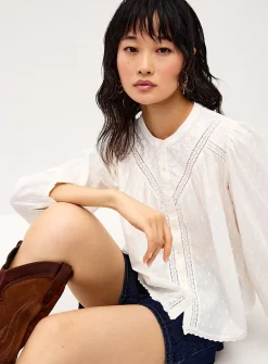 Puff-sleeve lace shirt