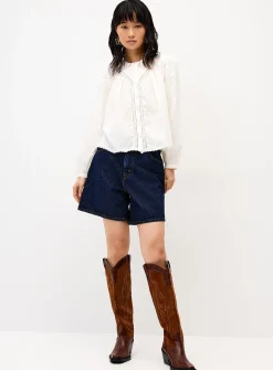 Puff-sleeve lace shirt