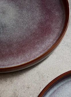 Purple-hued speckles plate