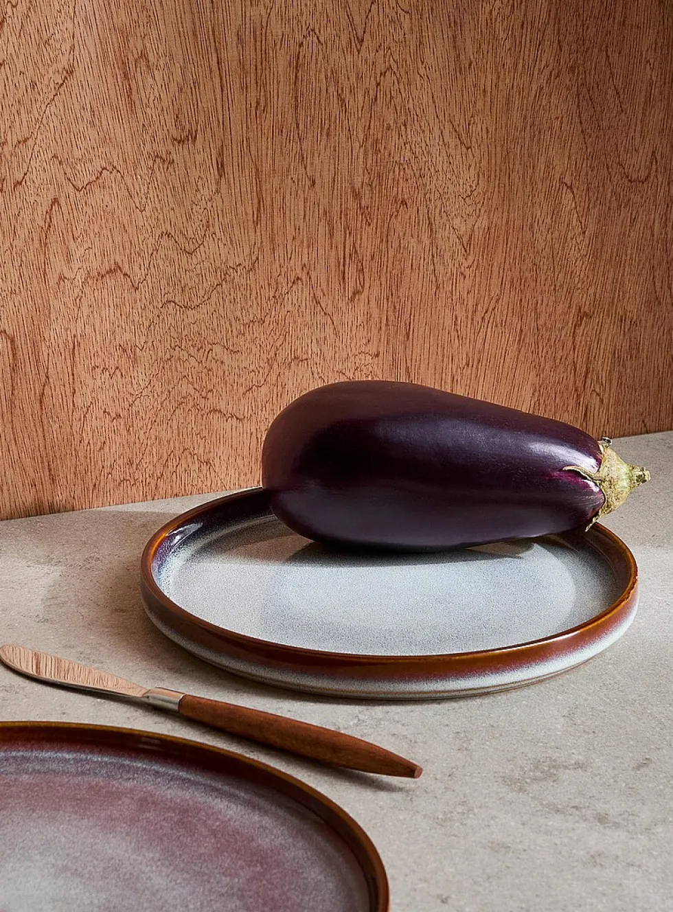 Purple-hued speckles small plate