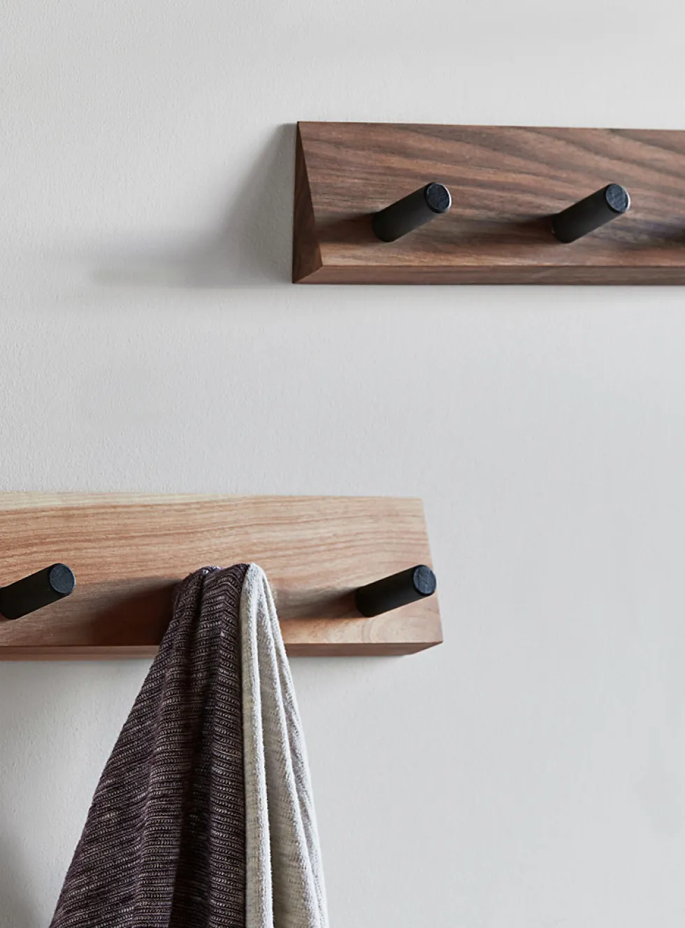 Pyramid four peg hook wall rack