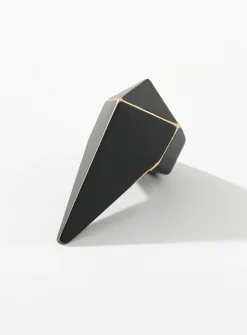 Pyramid ring