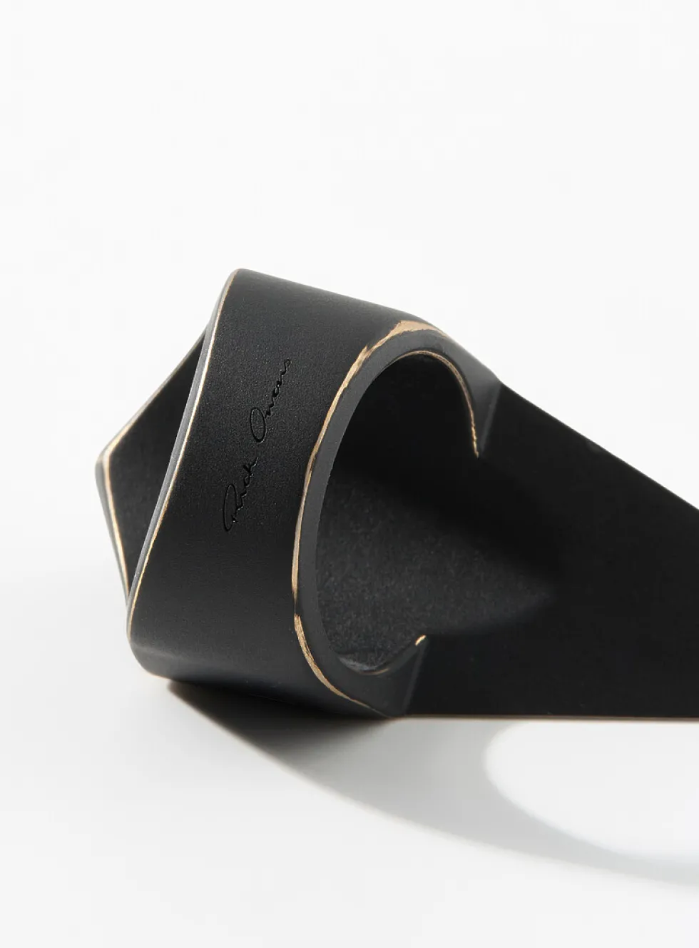Pyramid ring