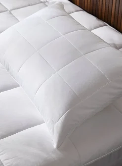 Quilted pillow protector