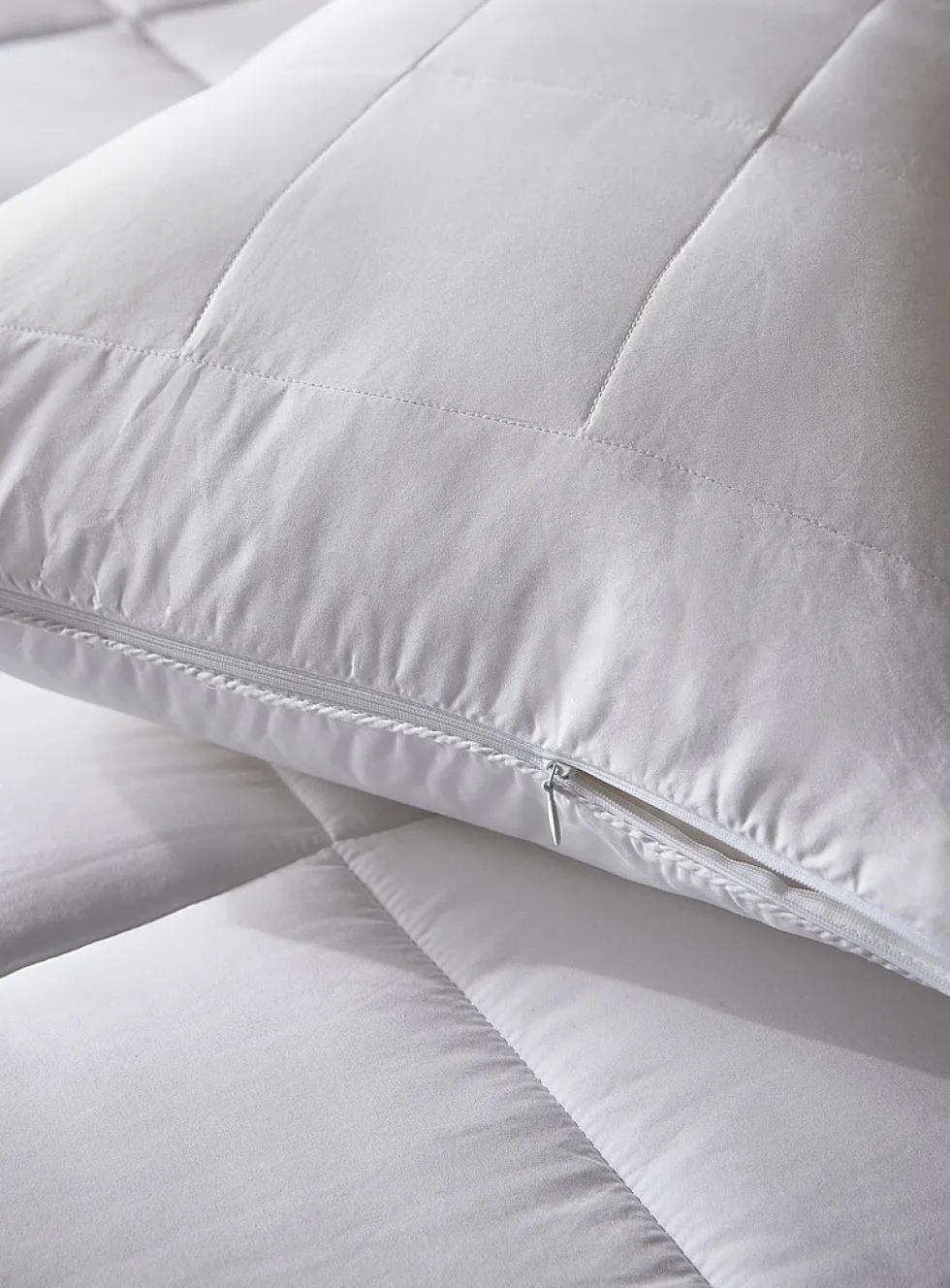 Quilted pillow protector