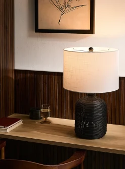 Rattan base table lamp