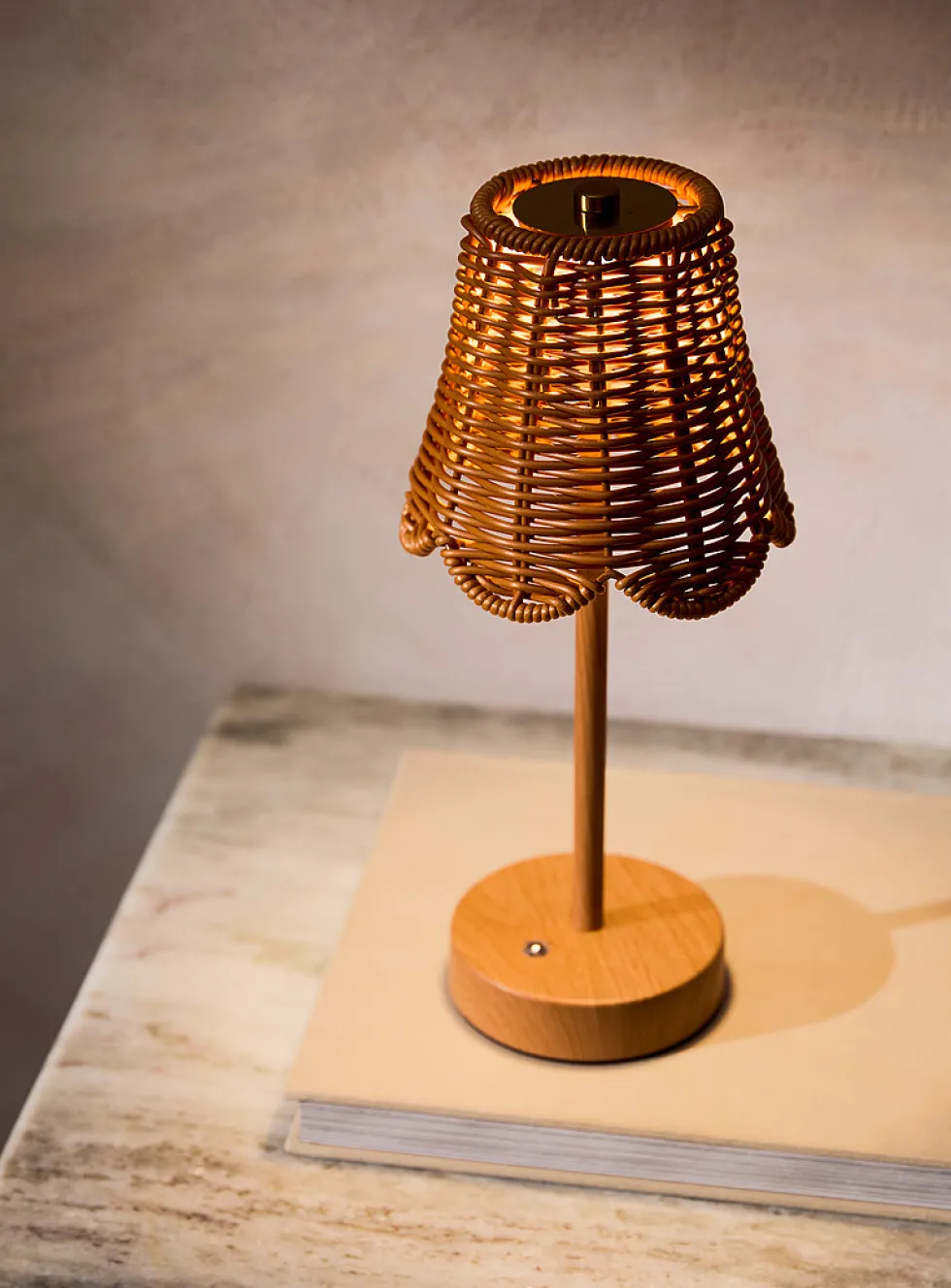 Rattan effect rechargeable touch table lamp