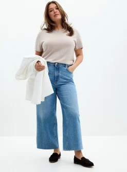 Raw hem ankle jean