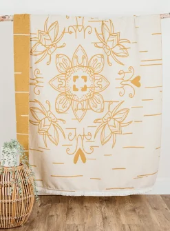 Recycled fibre honey blanket