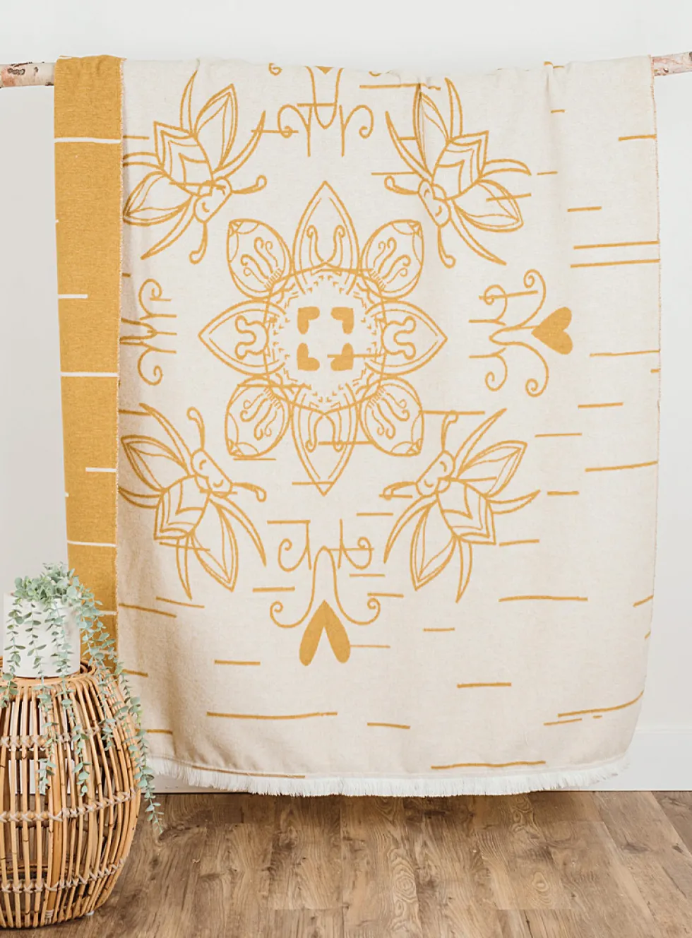 Recycled fibre honey blanket