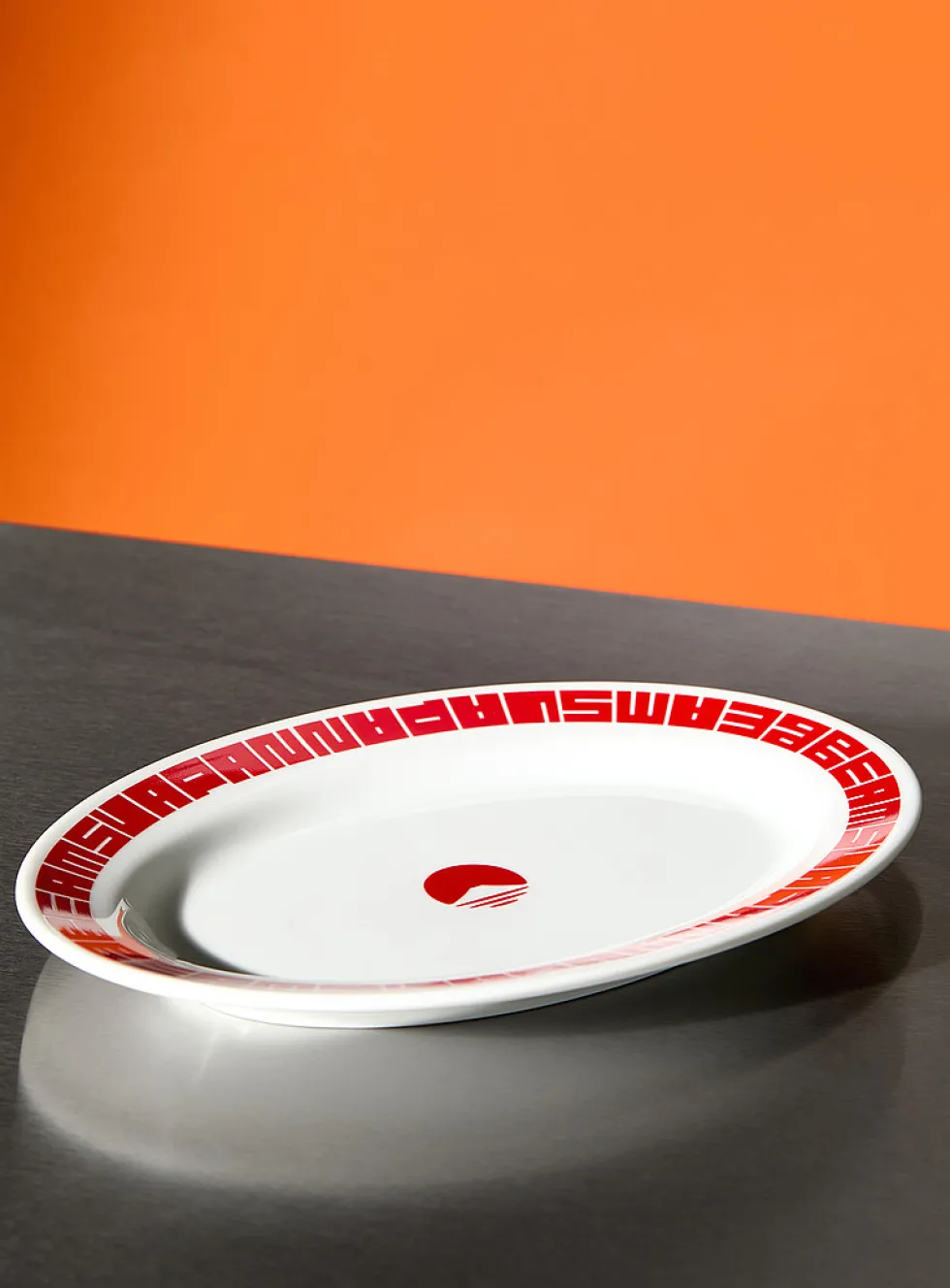 Red rim plate
