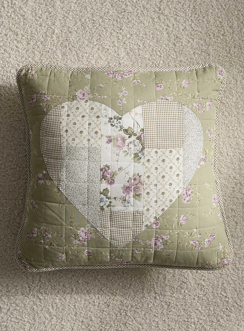 Removable-cover floral heart patchwork cushion