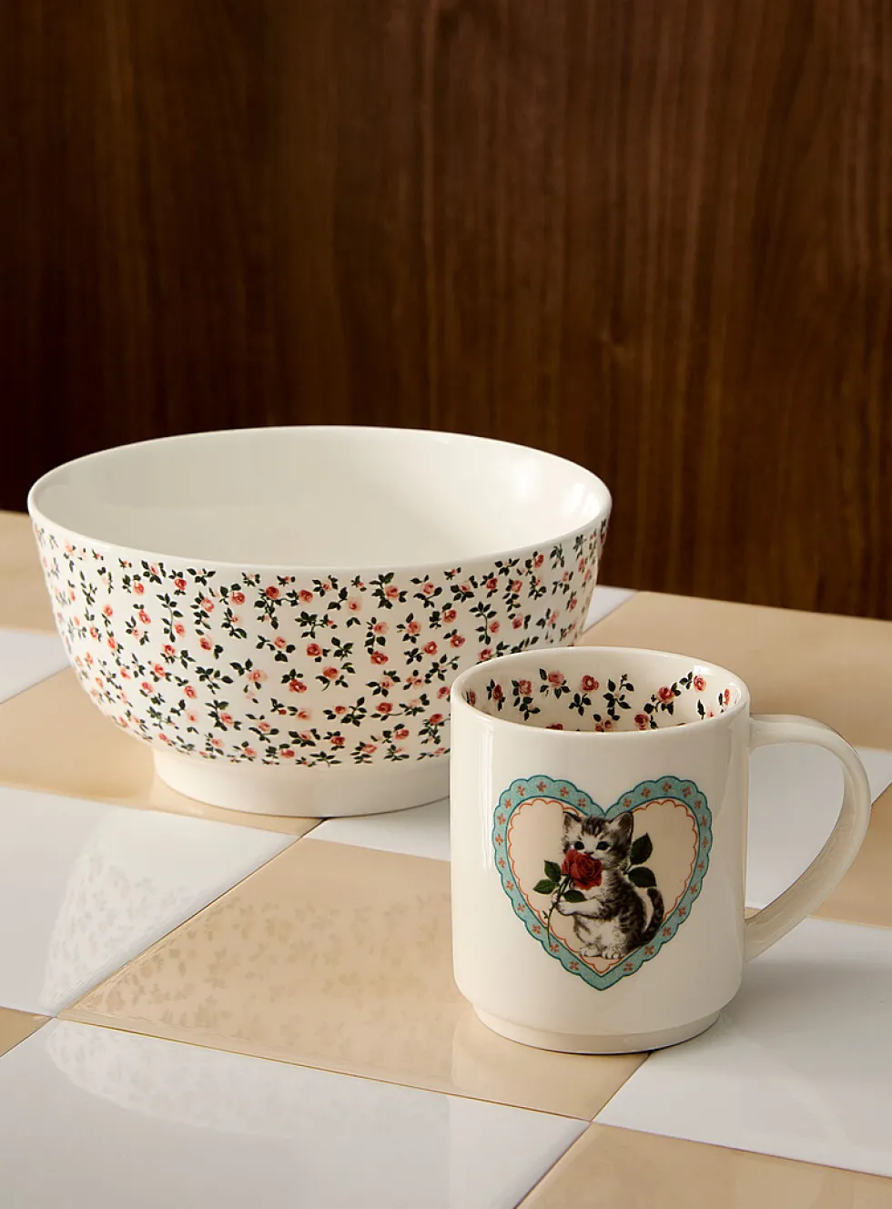 Retro cat heart mug