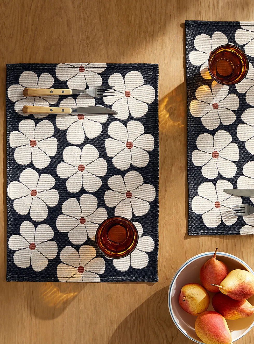 Retro daisies tapestry placemats