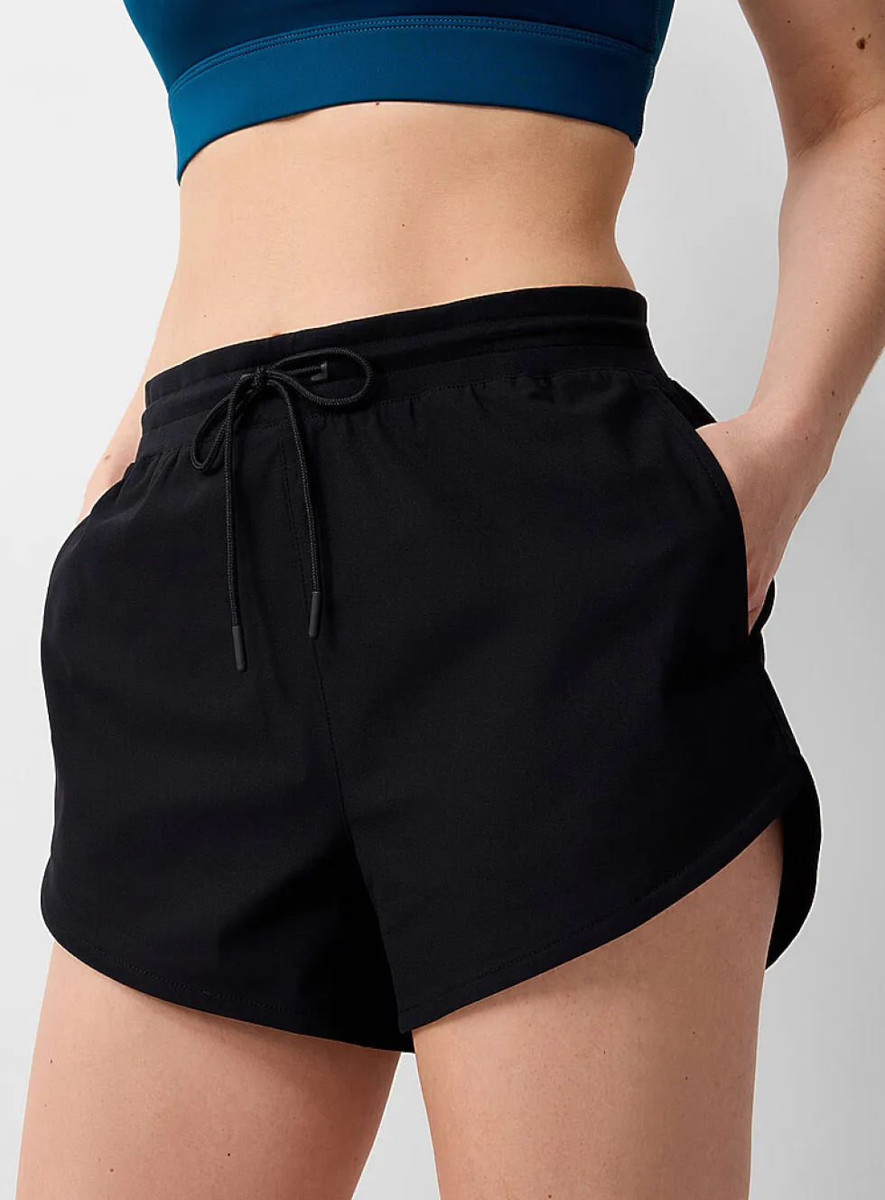 Retro rounded hem shorts