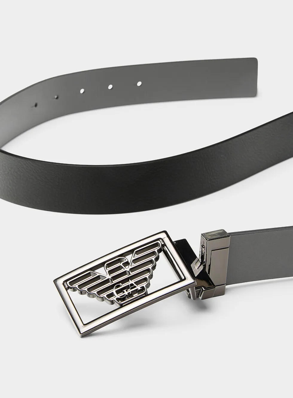 Reversible logo buckle belt