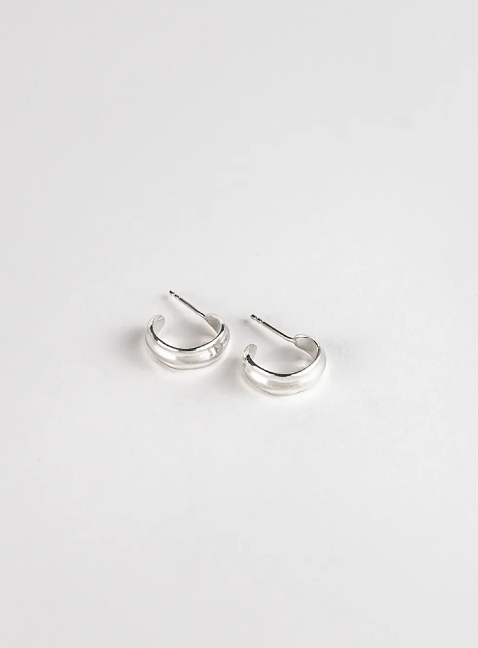 Ria small sterling silver hoop earrings