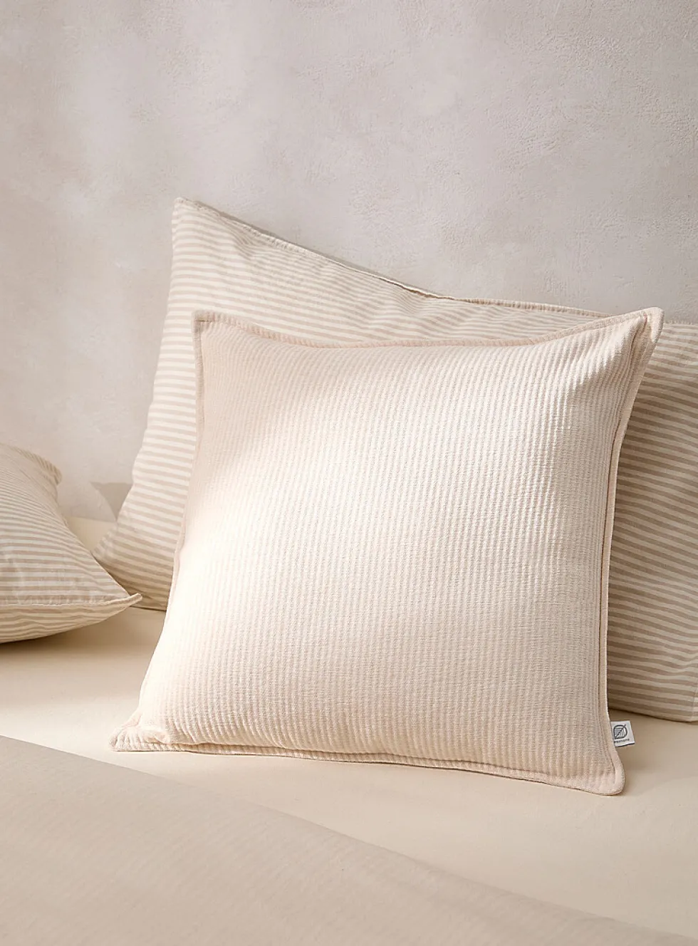 Ribbed chenille knit removable cover cushion