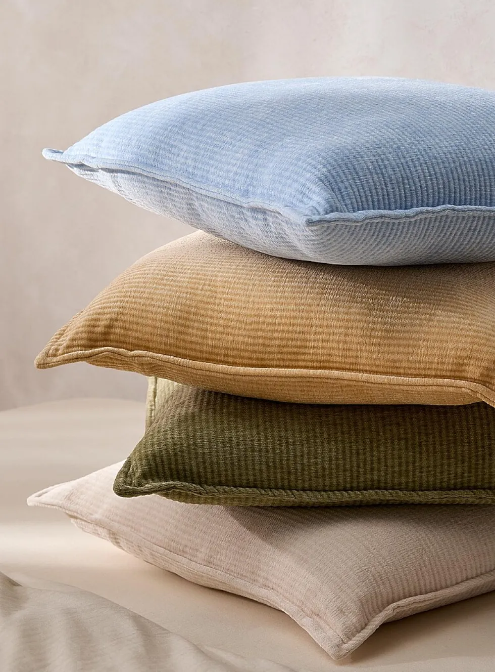 Ribbed chenille knit removable cover cushion