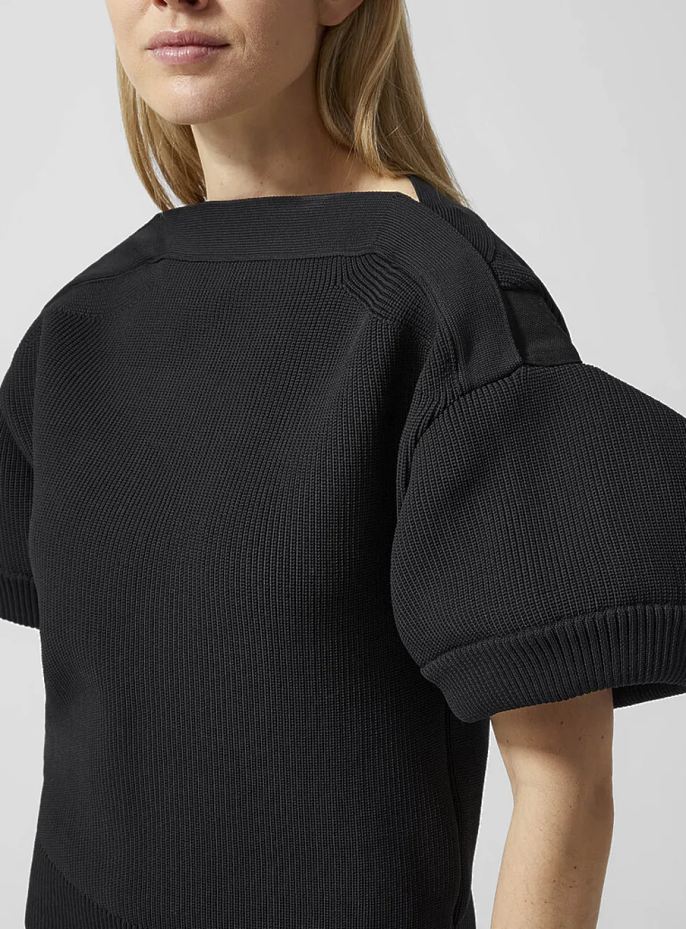 Ribbed puff-sleeve sweater