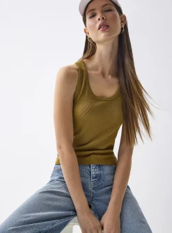 Ribbed scoop-neck cami