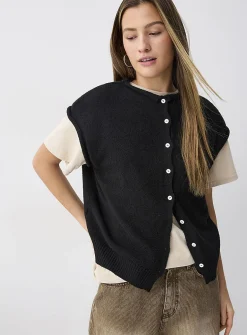 Rolled trim vest