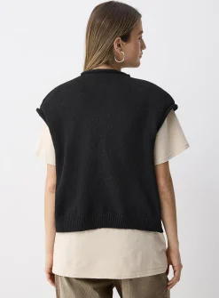 Rolled trim vest