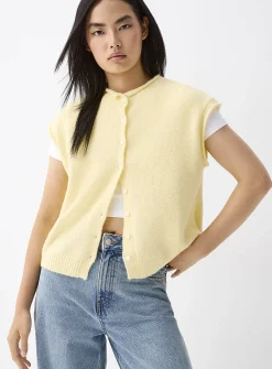 Rolled trim vest