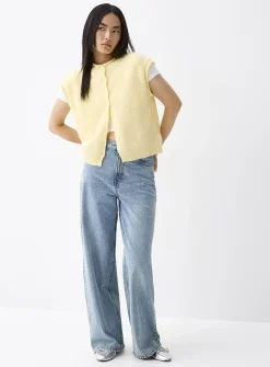 Rolled trim vest