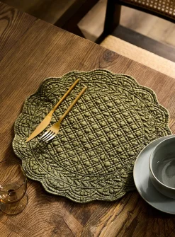 Round ornamental topstitched placemat