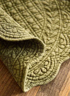 Round ornamental topstitched placemat
