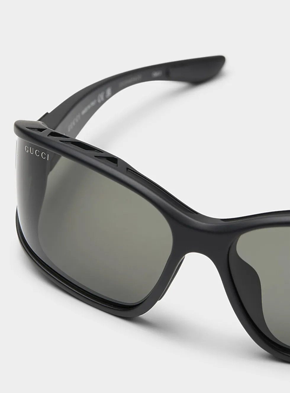 Round sport sunglasses