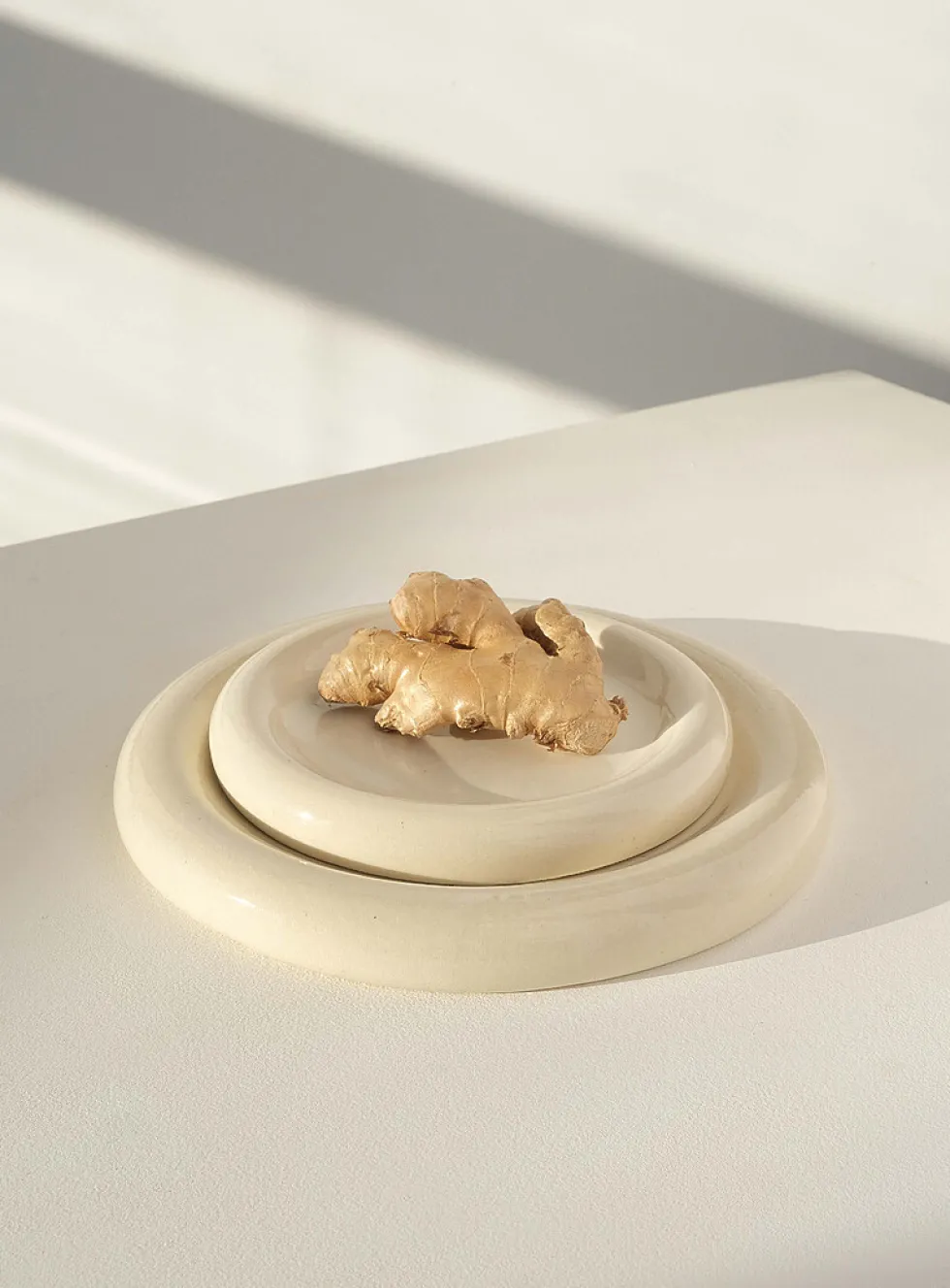 Rounded edge plate
