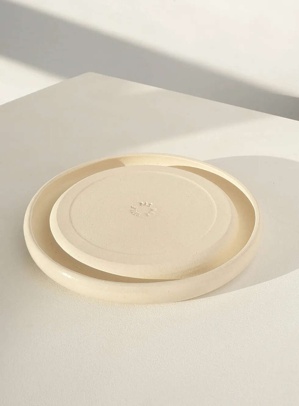 Rounded edge plate