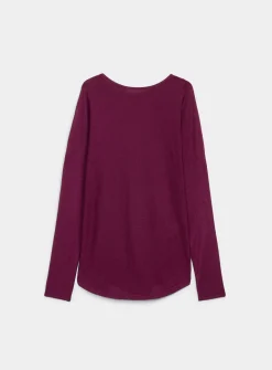 Rounded hem lightweight sweater