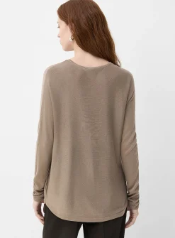 Rounded hem lightweight sweater