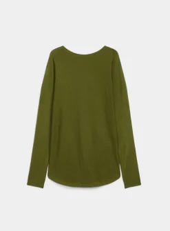 Rounded hem lightweight sweater