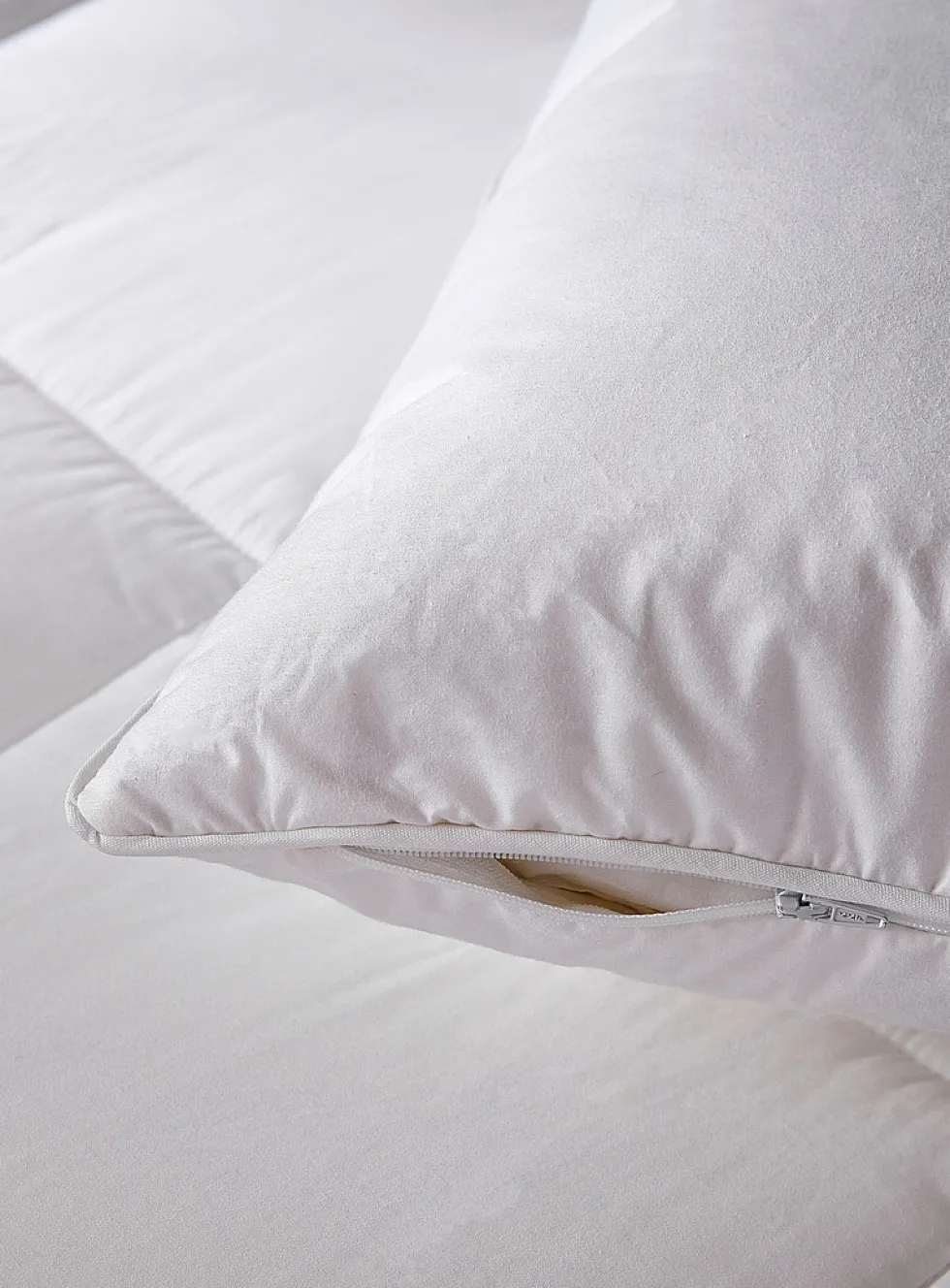 Royal Plus feather and down pillow