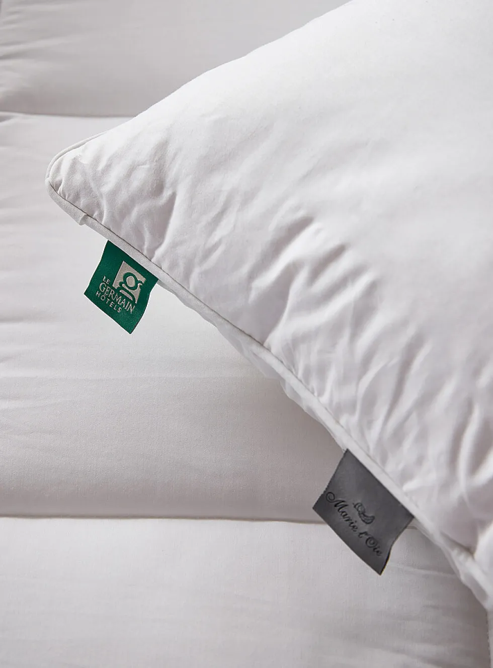 Royal Plus feather and down pillow