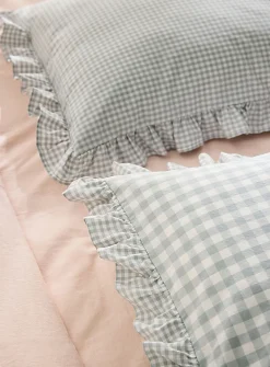 Ruffled border gingham pattern pillow sham