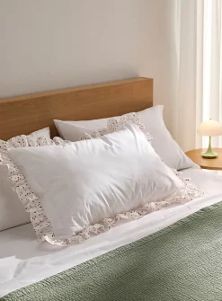 Ruffled border pillow sham