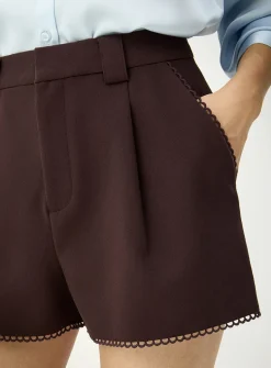 Scalloped edging pleated short