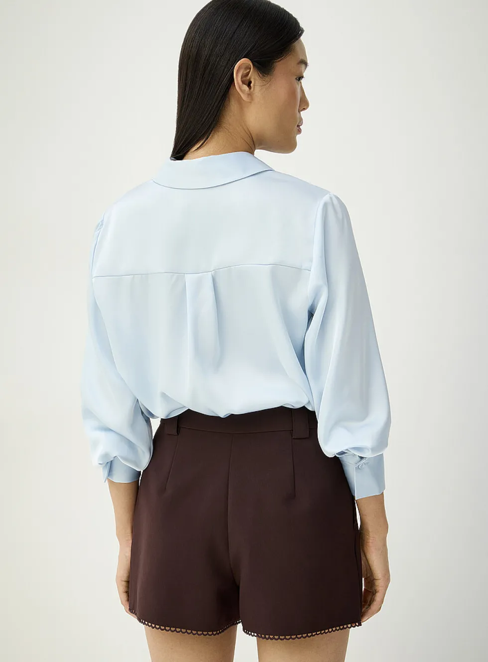 Scalloped edging pleated short