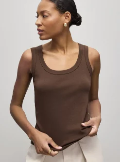 Scoop-neck slim-fit tank