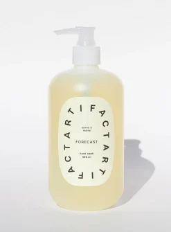 Sea kelp and green tea extracts hand soap