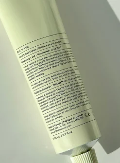 Sea kelp and green tea extract hand and nail cream