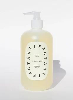 Sea kelp and green tea extracts hand soap
