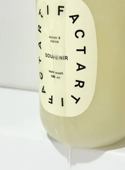Sea kelp and green tea extracts hand soap