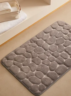 Sea of pebbles bath mat