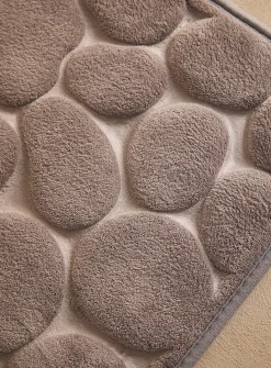 Sea of pebbles bath mat